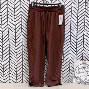 NWT Apana Rum Raisin Yoga Jogger Capri Style Pants, Size Small